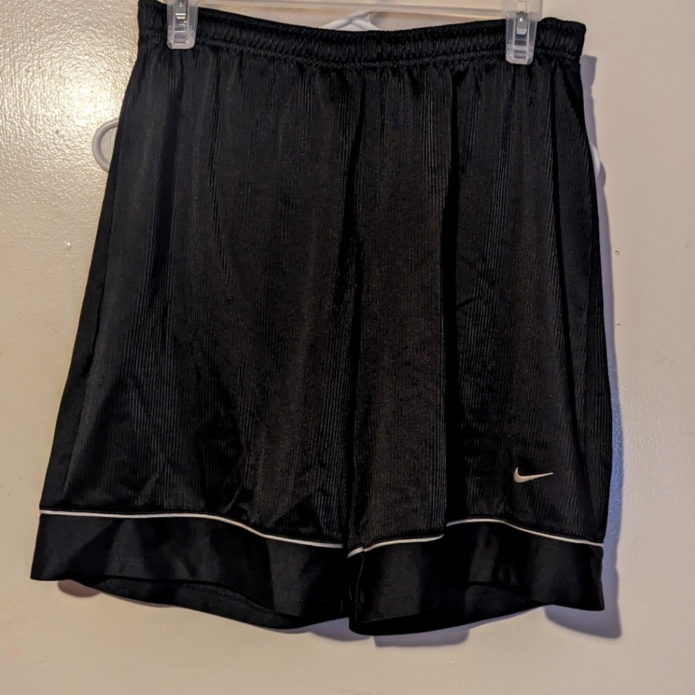 Boys Nike basketball shorts size large